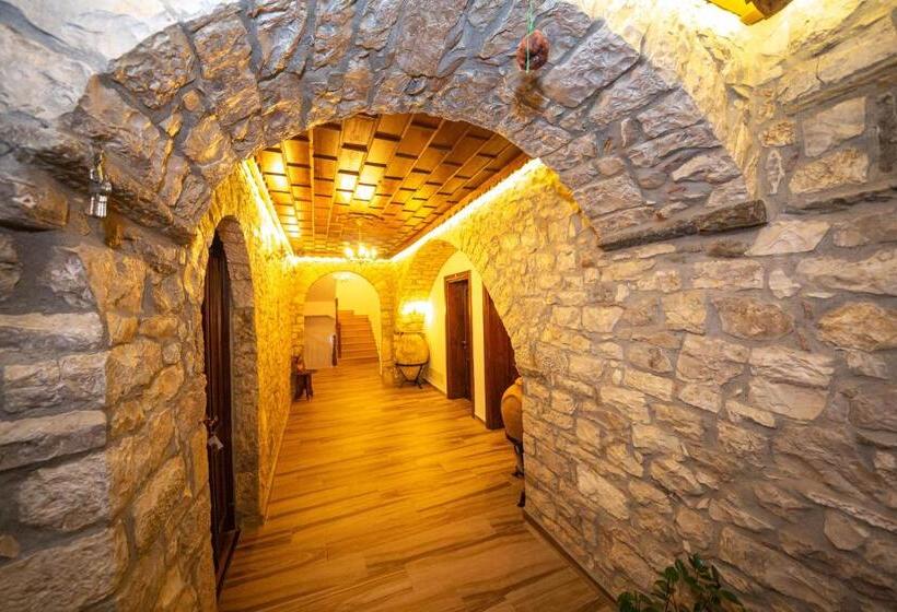 هتل Berati Castle