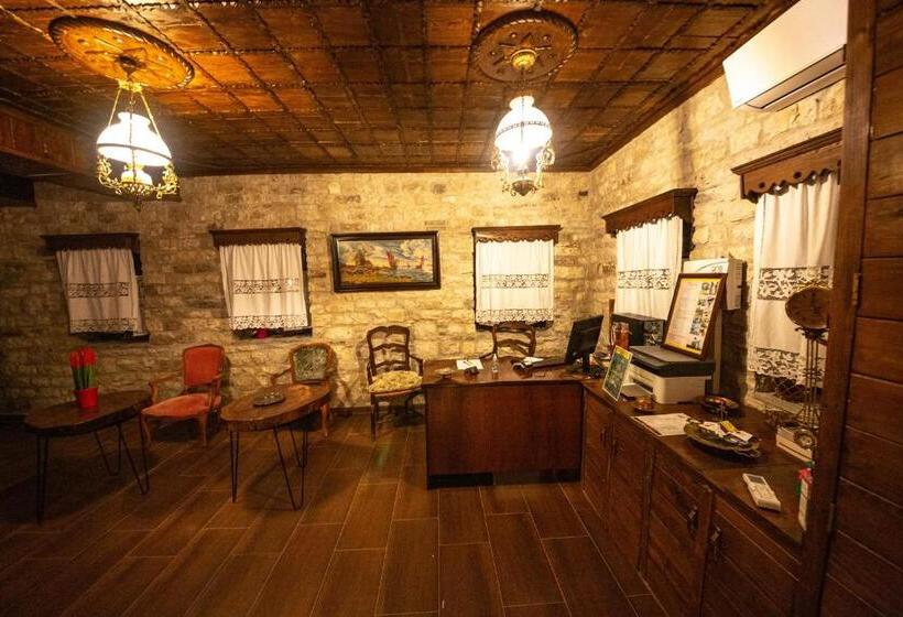 هتل Berati Castle