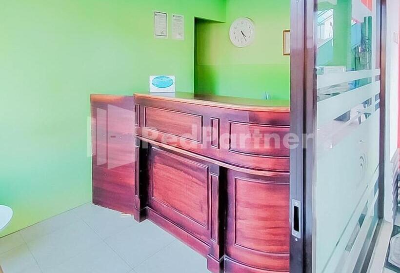 Indah Savana Hotel Mitra Reddoorz