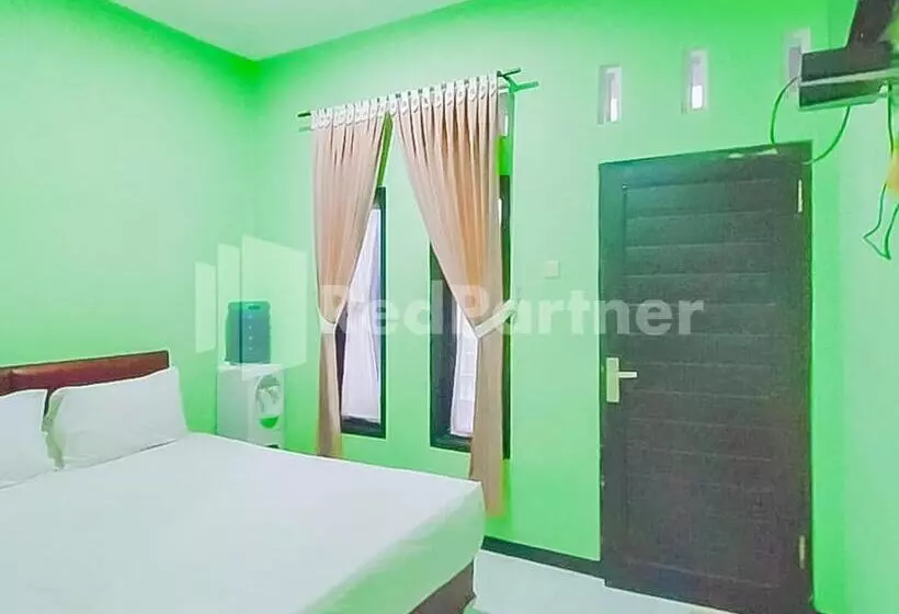 Indah Savana Hotel Mitra Reddoorz