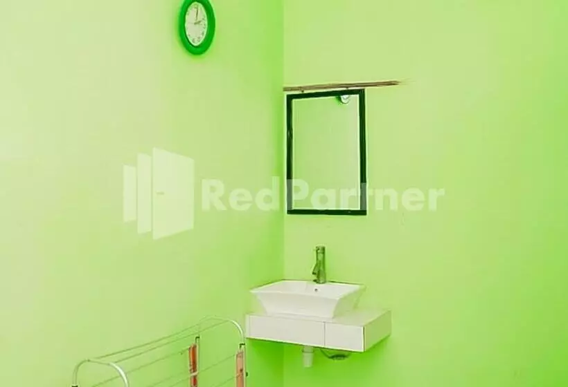 Indah Savana Hotel Mitra Reddoorz