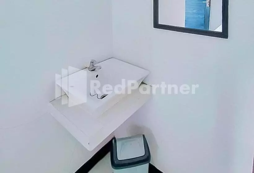 Indah Savana Hotel Mitra Reddoorz