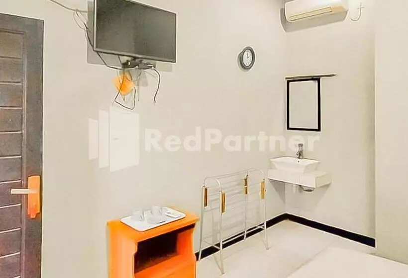 Indah Savana Hotel Mitra Reddoorz