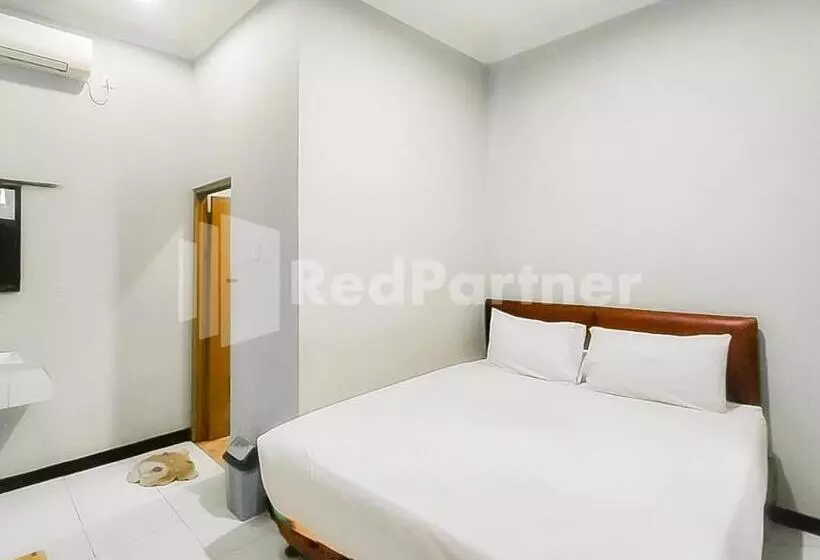 Indah Savana Hotel Mitra Reddoorz