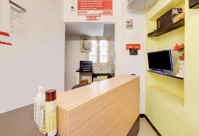 פנסיון Oyo 80441 Dhs Residency