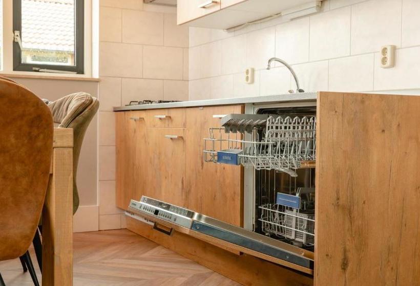 منتجع 8  Person Childbungalow   Theme Farm Adapted