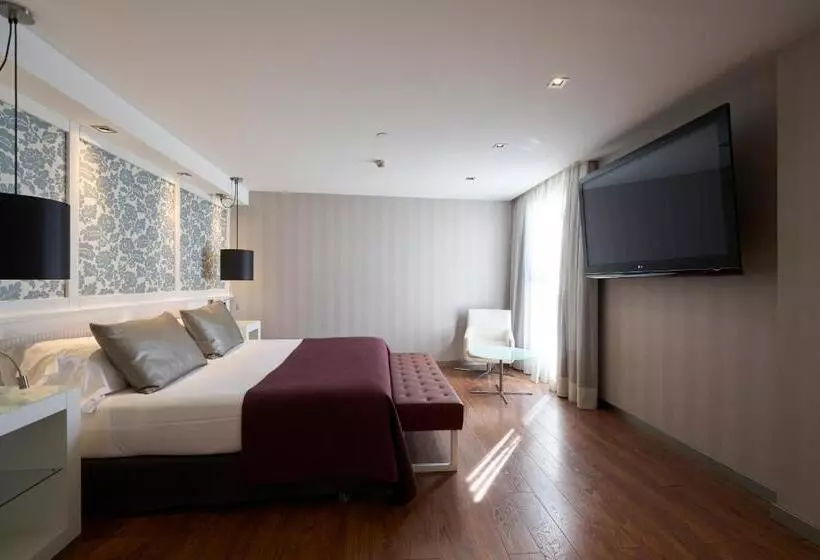 Отель Catalonia Catedral