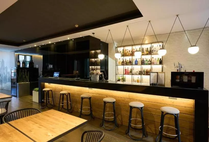 Отель Catalonia Catedral