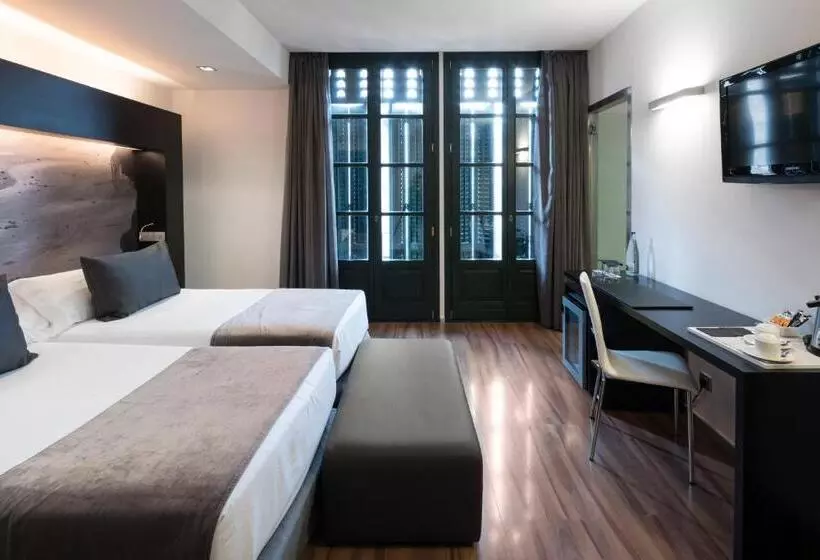 Отель Catalonia Catedral