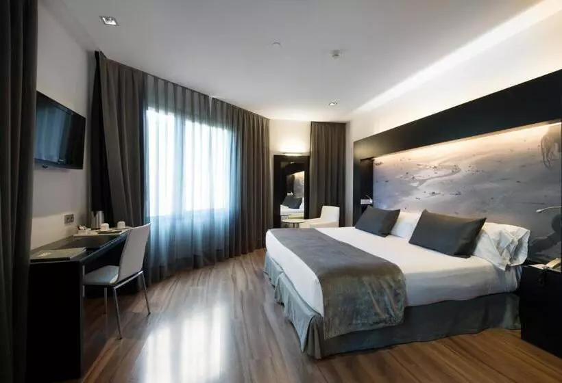 Отель Catalonia Catedral