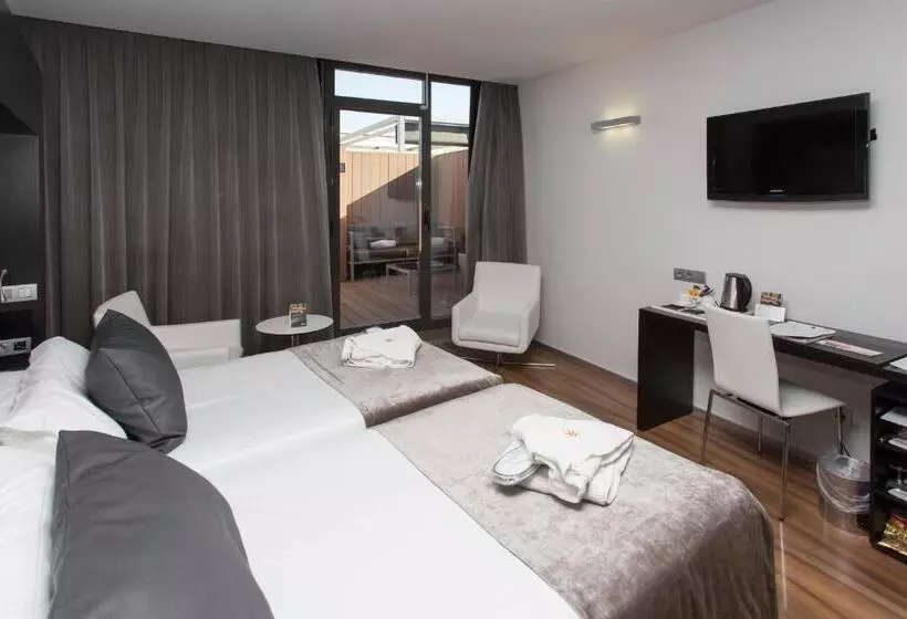 Отель Catalonia Catedral