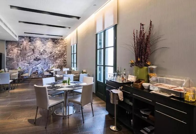 Отель Catalonia Catedral