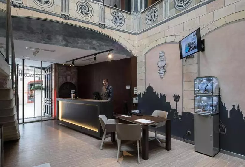 Отель Catalonia Catedral