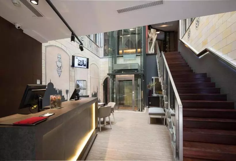 Отель Catalonia Catedral