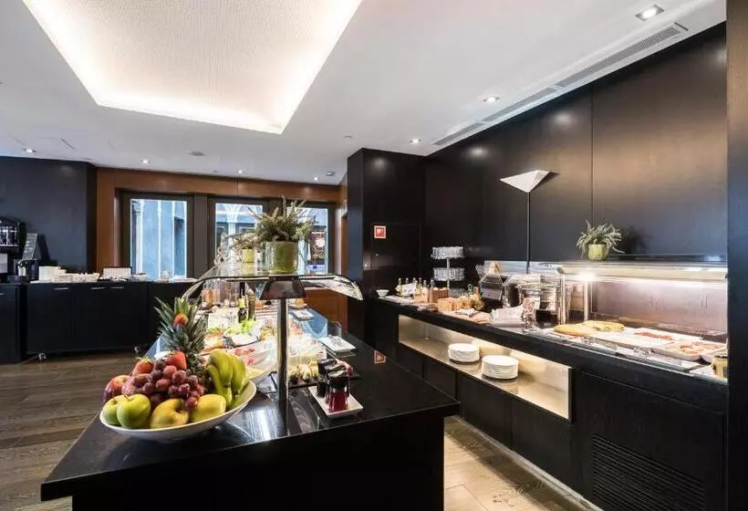 Отель Catalonia Catedral