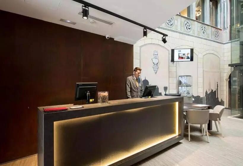 Отель Catalonia Catedral