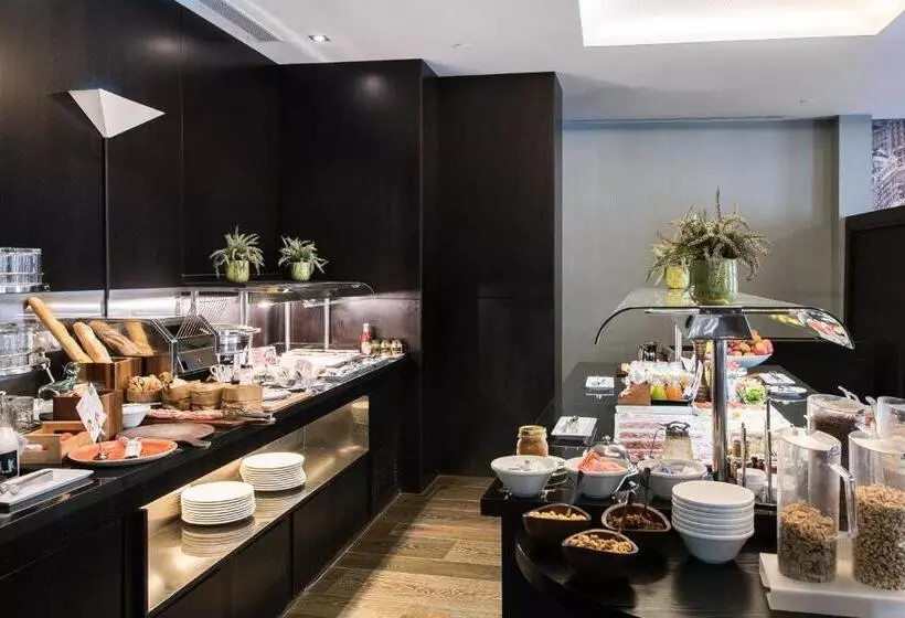 Отель Catalonia Catedral