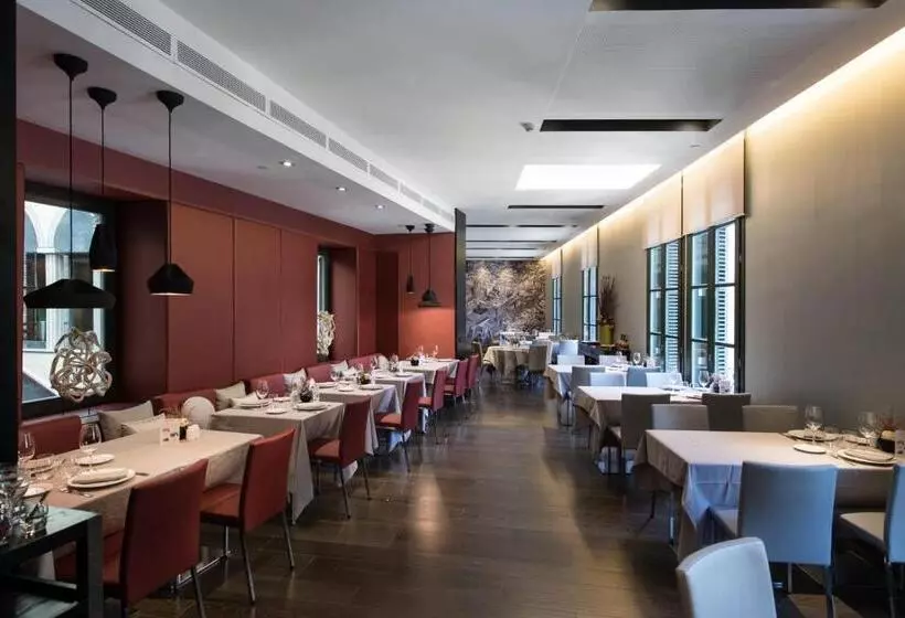 Отель Catalonia Catedral