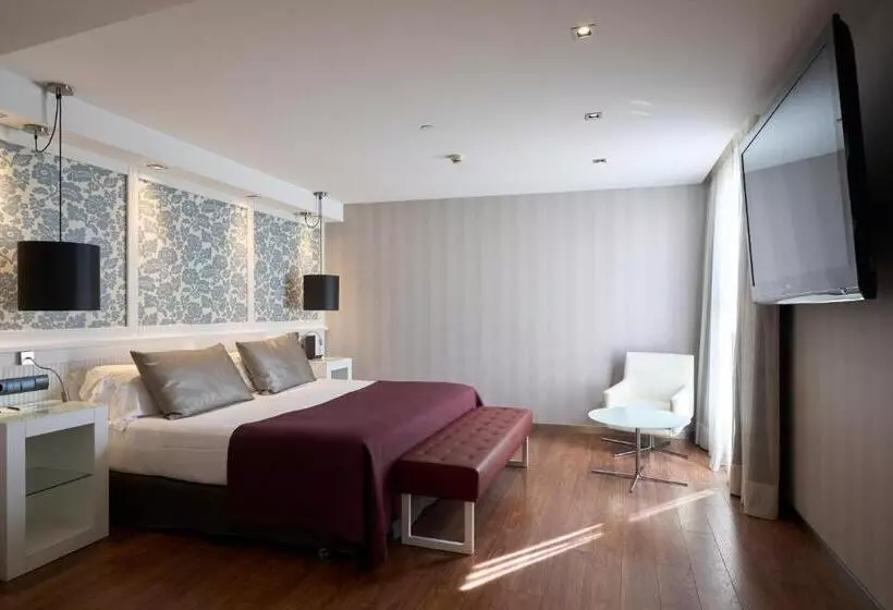 Отель Catalonia Catedral