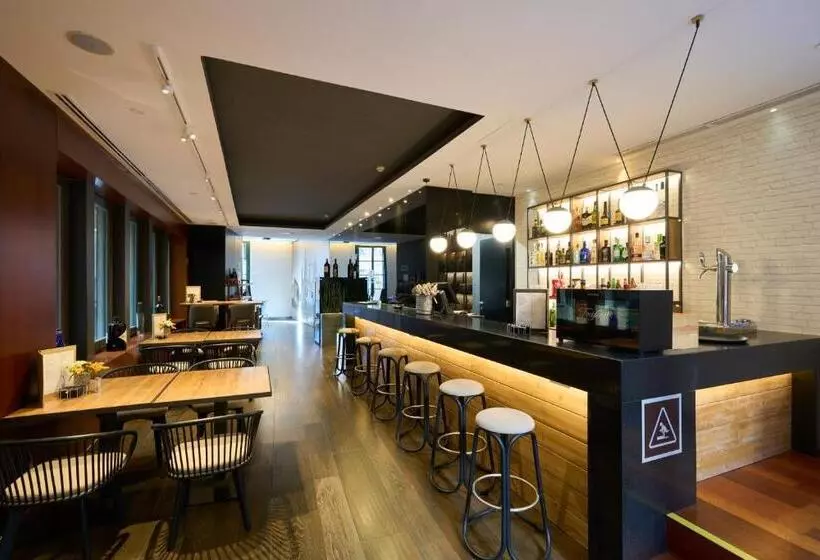 Отель Catalonia Catedral