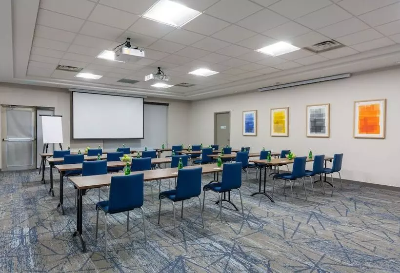 ホテル Holiday Inn Express & Suites Vaughan Southwest, An Ihg