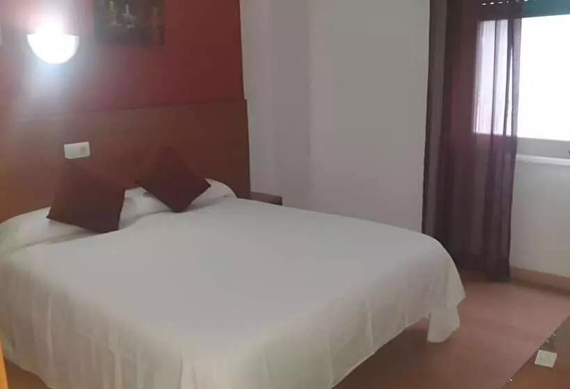 فندق Hostal Y Apartamento Molí De Mar