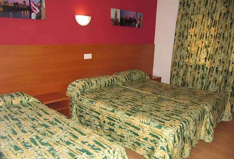 فندق Hostal Y Apartamento Molí De Mar