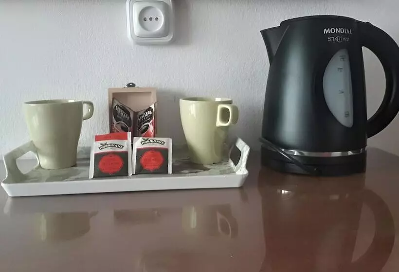 فندق Hostal Y Apartamento Molí De Mar