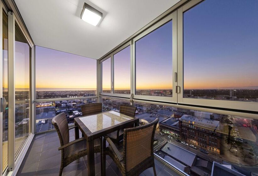 בית מלון כפרי Istay Precinct Adelaide