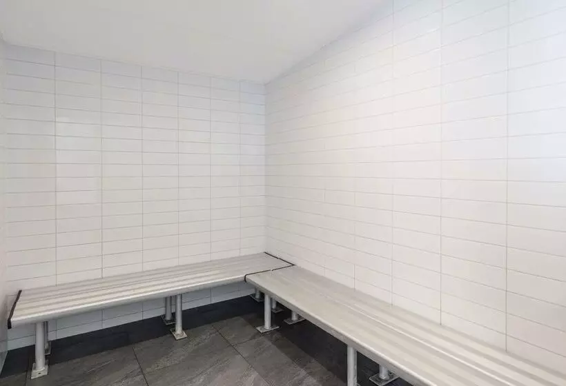 هتل Istay Precinct Adelaide