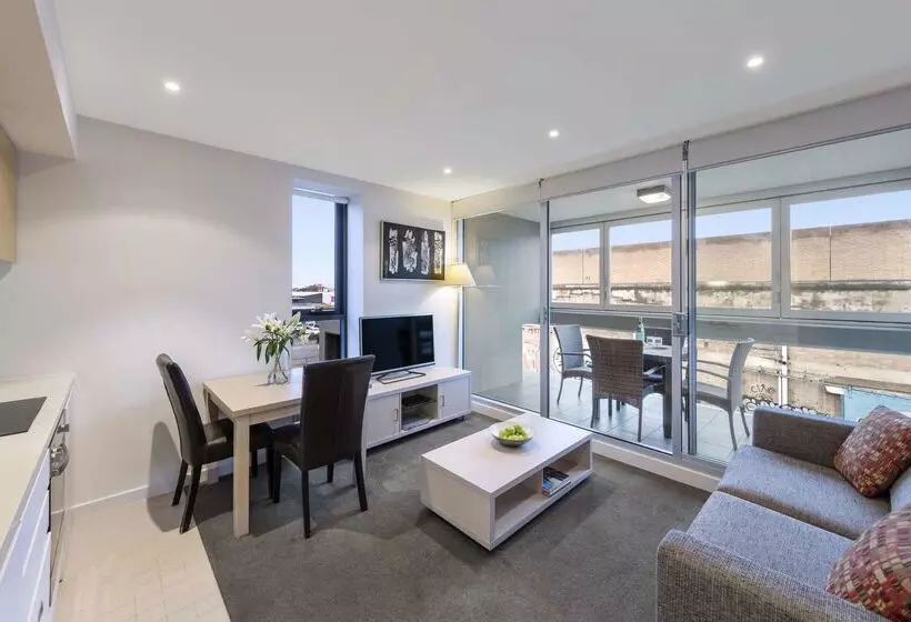 هتل Istay Precinct Adelaide