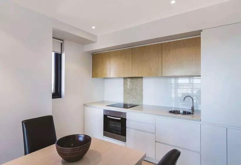 هتل Istay Precinct Adelaide