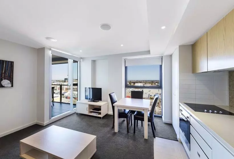 هتل Istay Precinct Adelaide