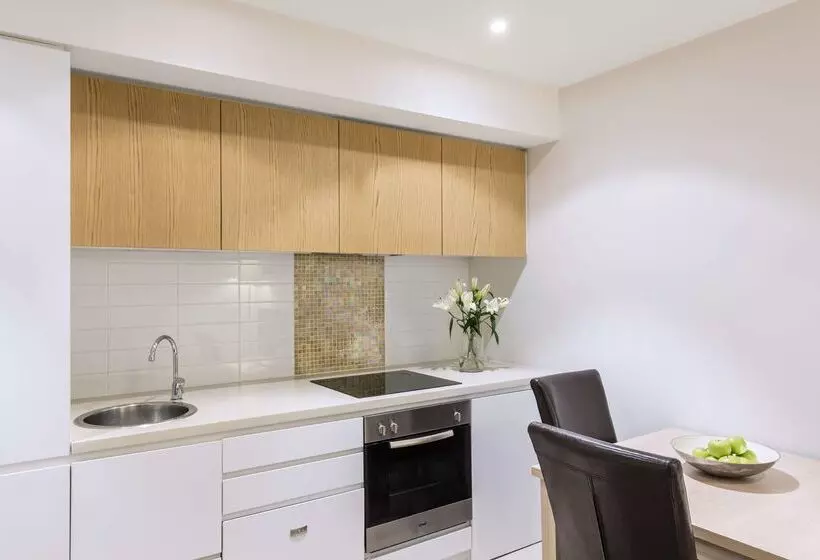 هتل Istay Precinct Adelaide