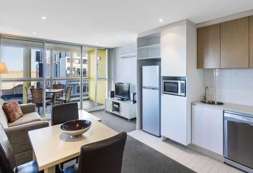 هتل Istay Precinct Adelaide