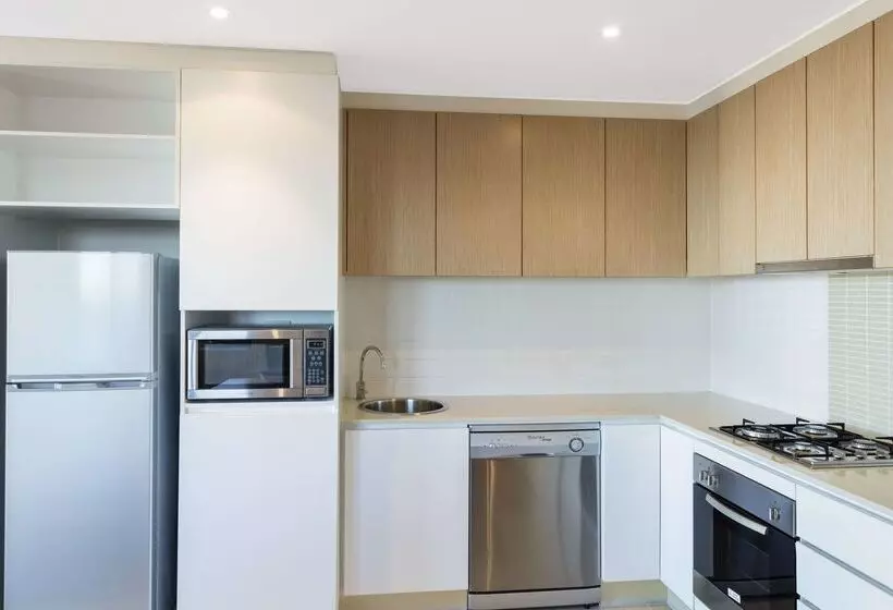 هتل Istay Precinct Adelaide