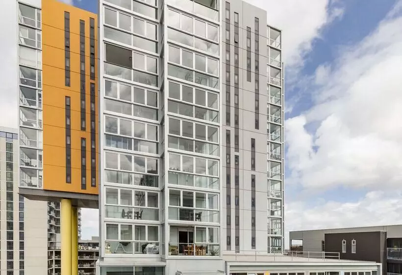 هتل Istay Precinct Adelaide