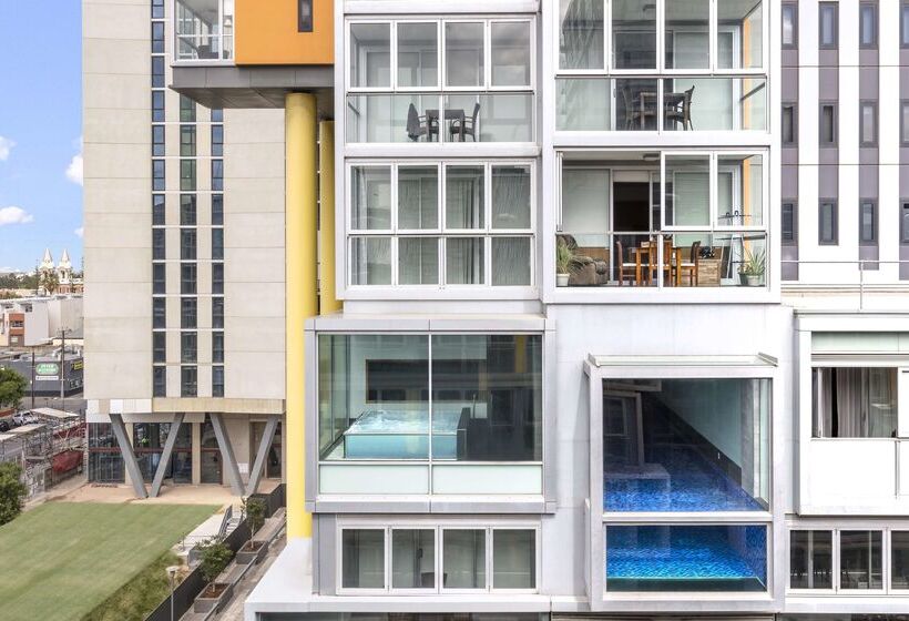 בית מלון כפרי Istay Precinct Adelaide