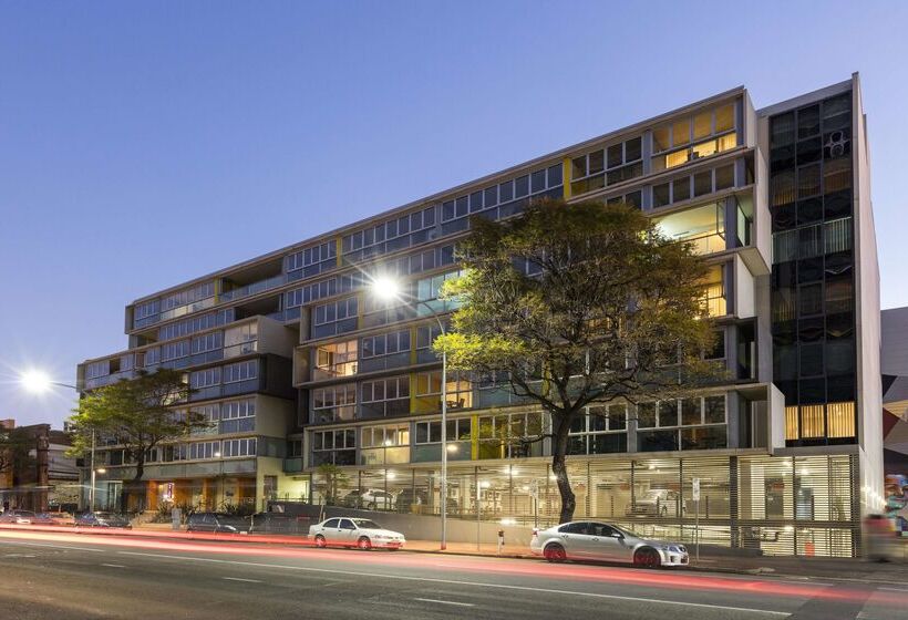 בית מלון כפרי Istay Precinct Adelaide