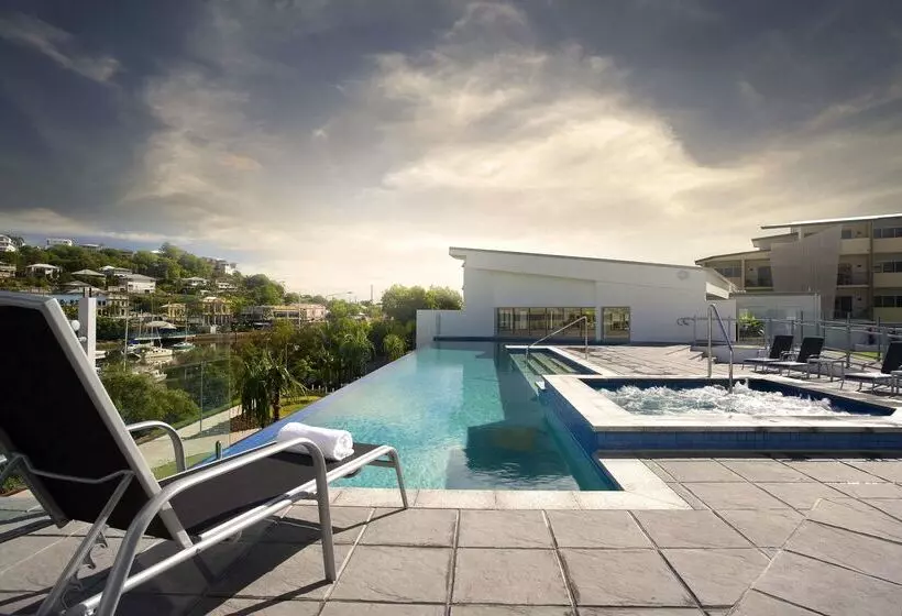 בית מלון כפרי Oaks Townsville Gateway Suites