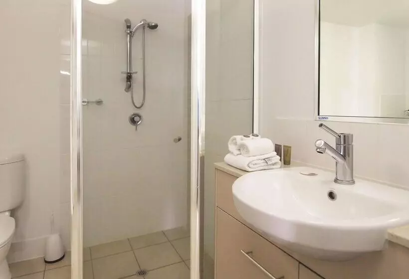 בית מלון כפרי Oaks Townsville Gateway Suites