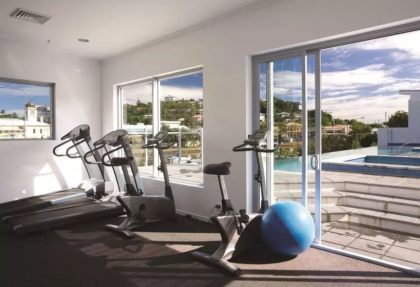 בית מלון כפרי Oaks Townsville Gateway Suites