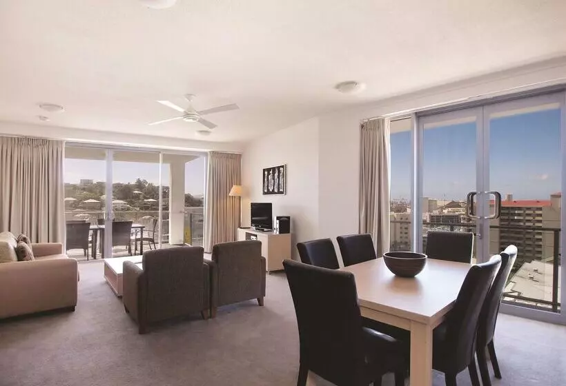 בית מלון כפרי Oaks Townsville Gateway Suites