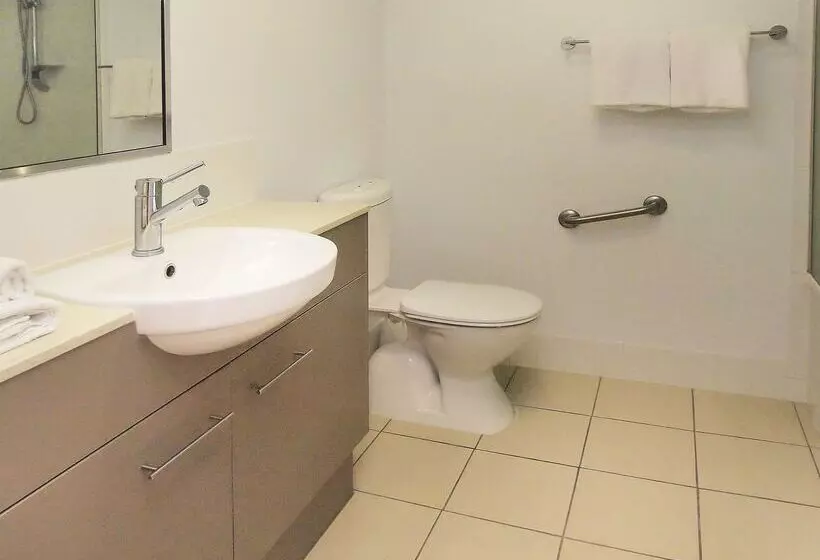 בית מלון כפרי Oaks Townsville Gateway Suites