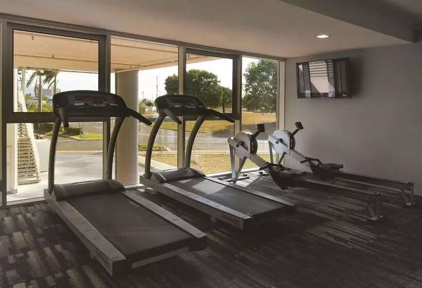 בית מלון כפרי Oaks Townsville Gateway Suites