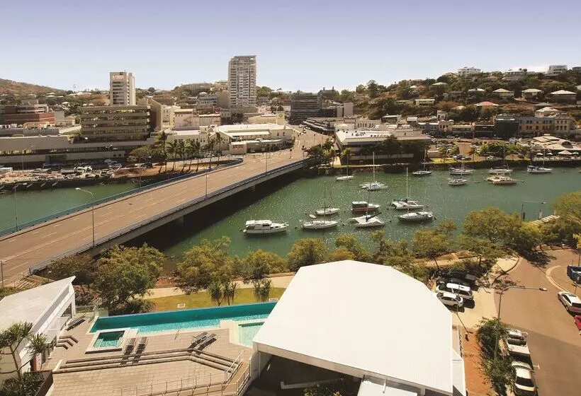 בית מלון כפרי Oaks Townsville Gateway Suites