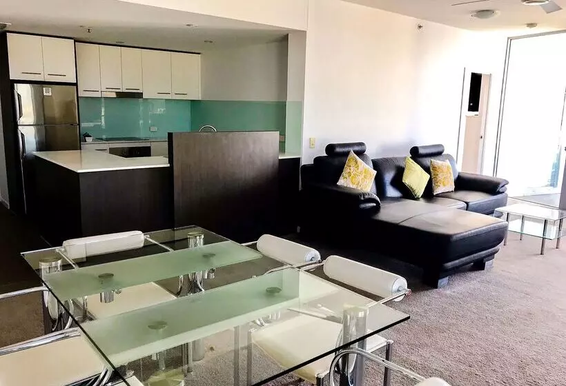 בית מלון כפרי Oaks Townsville Gateway Suites