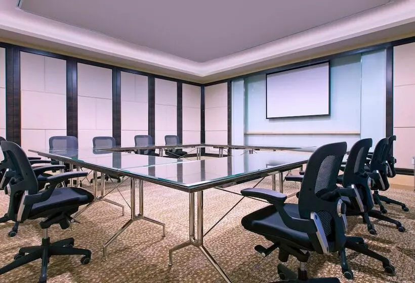 Sheraton Nha Trang Hotel & Spa