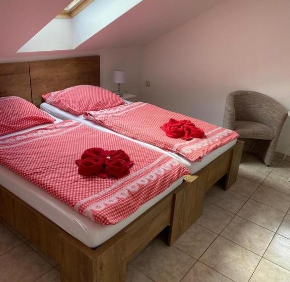 ペンション Penzion Pod Lesem