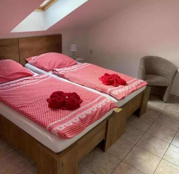 Majatalo Penzion Pod Lesem